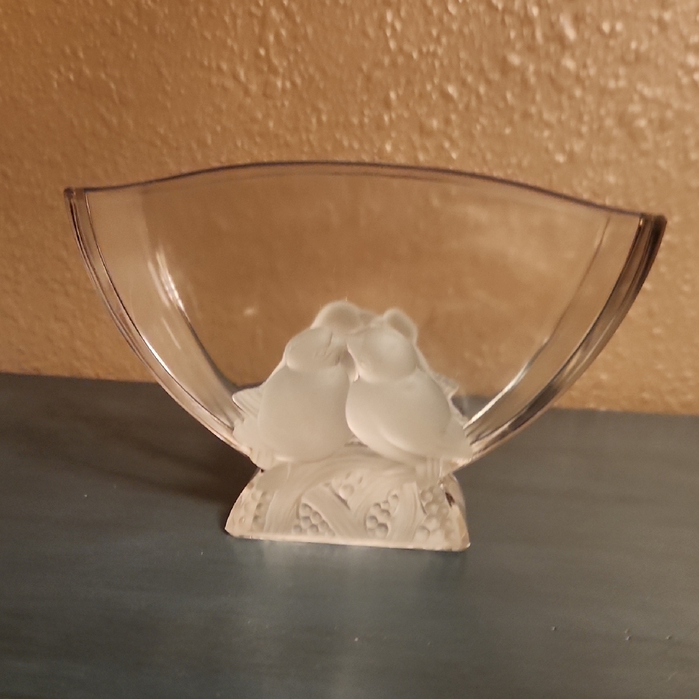 Verlys SIGNED French Art Deco Fan Vase With Frosted Birds